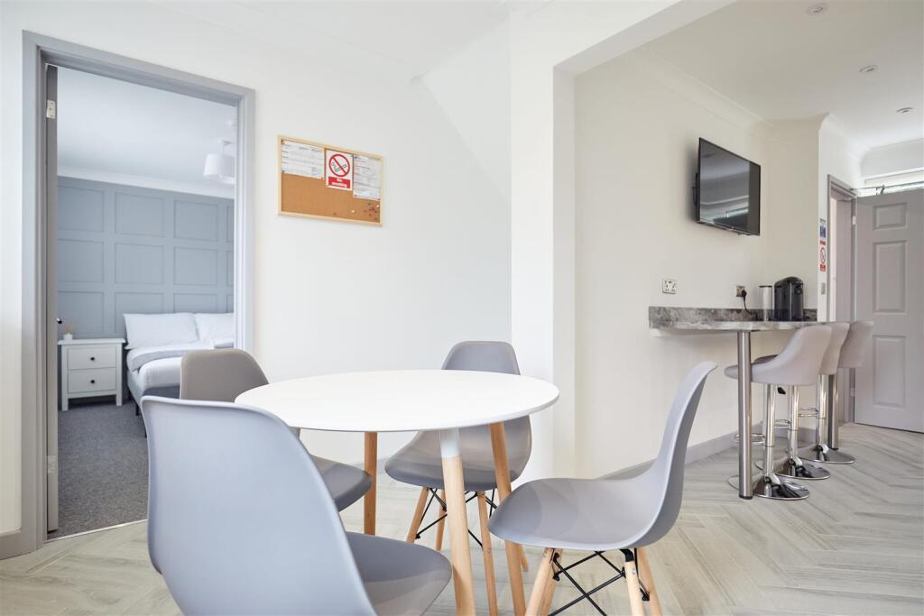 119 South Park Avenue 12.jpg