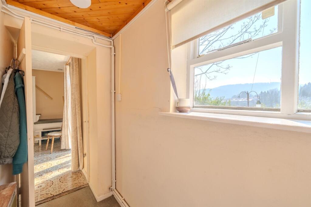 12 Lower Leigh Road-13.jpg