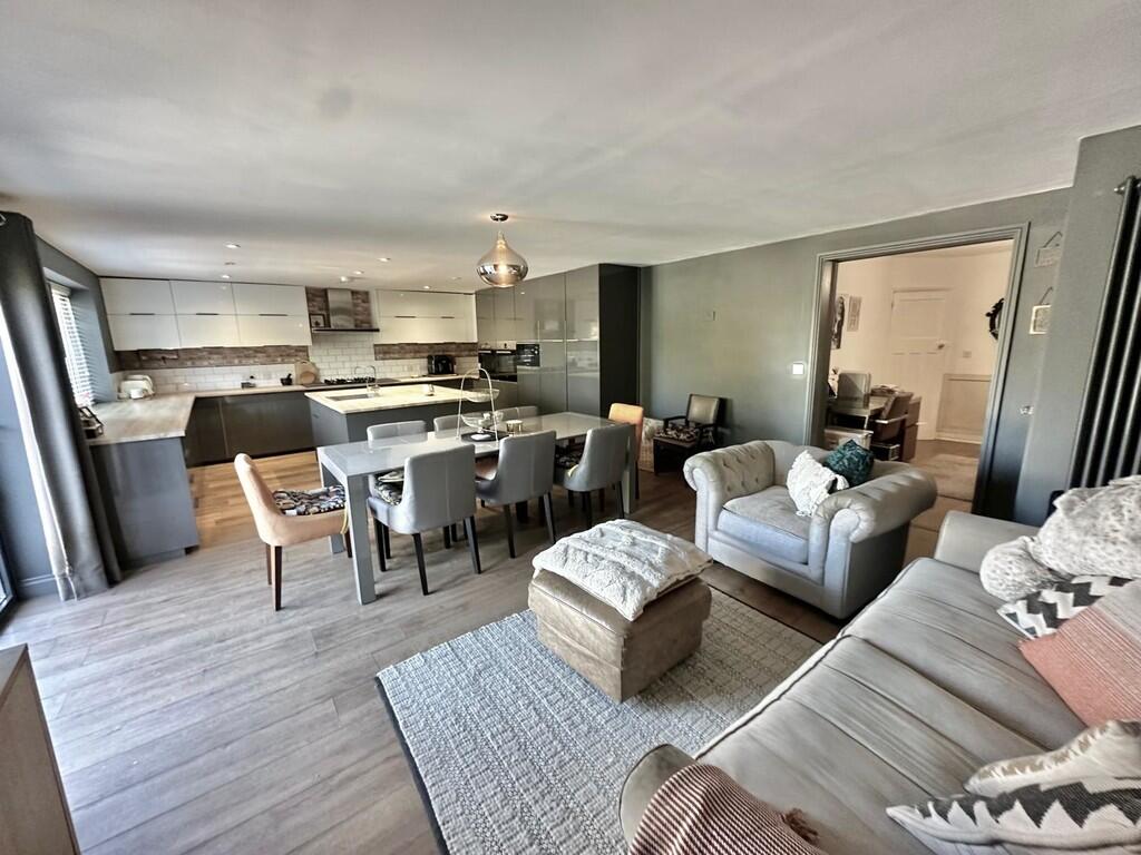 IMG-20251006-WA00...