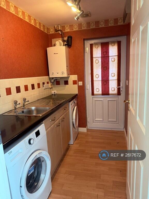 Utility Room With Washing Machine And Drier