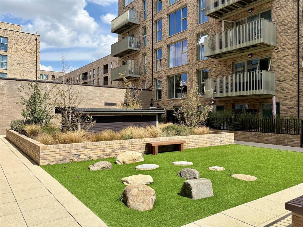 Barrain London - Property to rent in Beckton