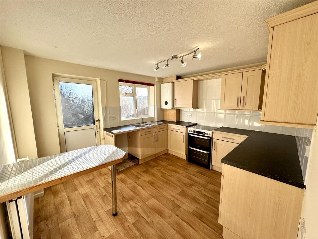KITCHEN/BREAKFAST ROOM