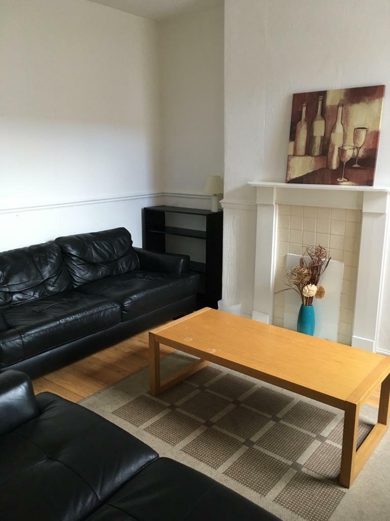 30) 18 Melbourne Street Living Room 21.07.2020.jpg