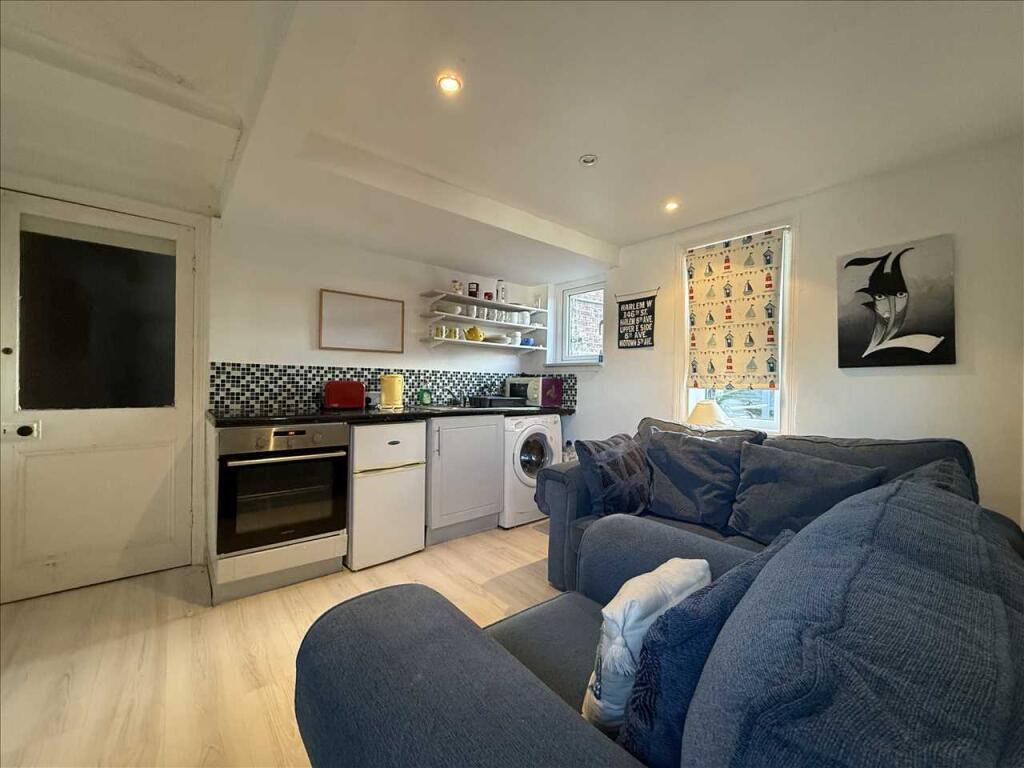 Lounge/Kitchen