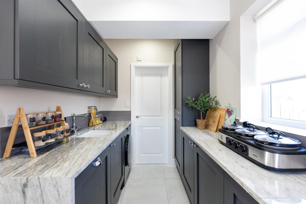 Dykelands Road-28.jpg