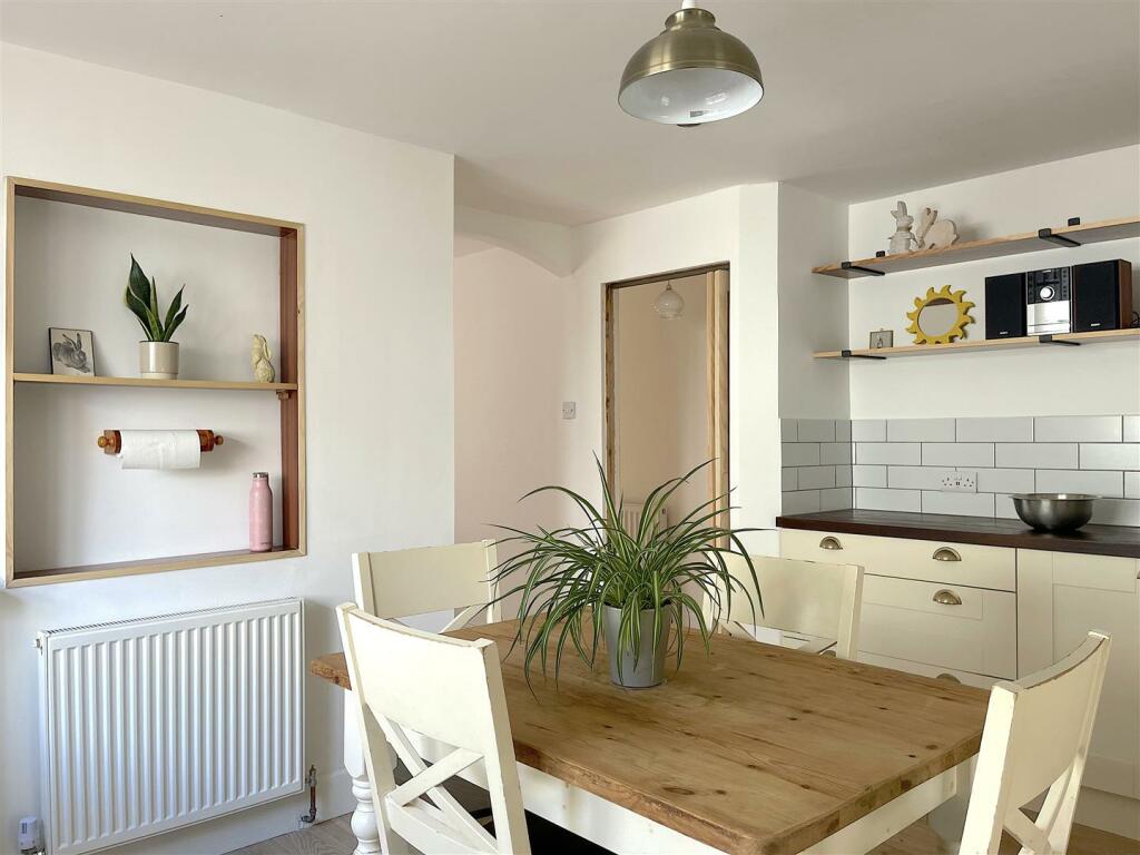 Kitchen:Dining Room (6).jpeg