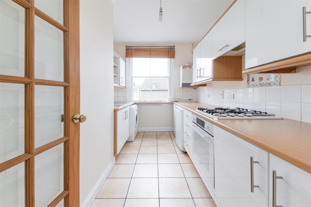 UPPER TOLLINGTON PARK, N4-1.JPG