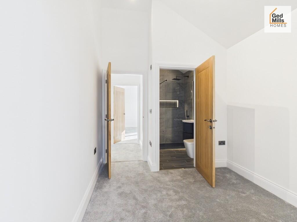 DRESSING AREA TO ...