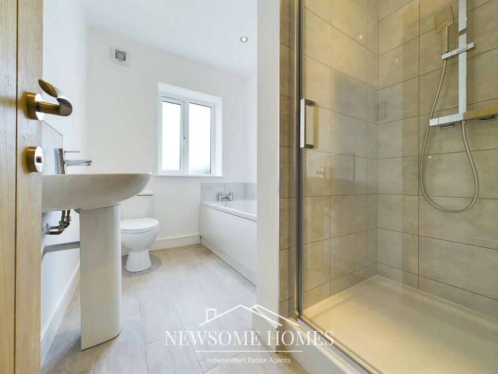 Bath/ Shower Room