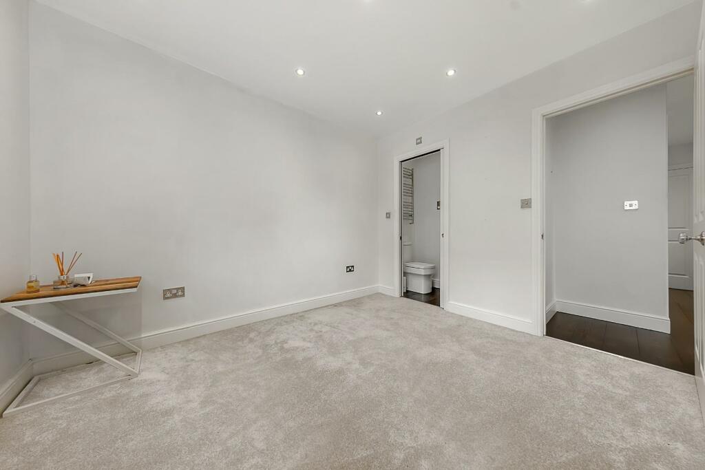 Bedroom 1.jpg