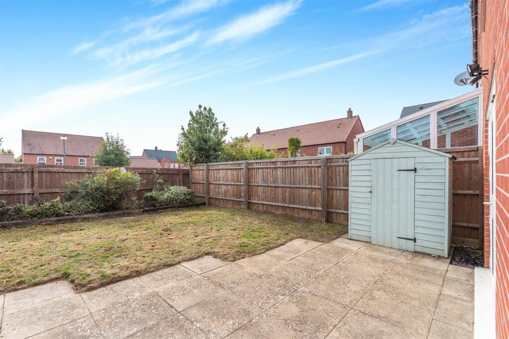 25 Wren Crescent-11.jpg