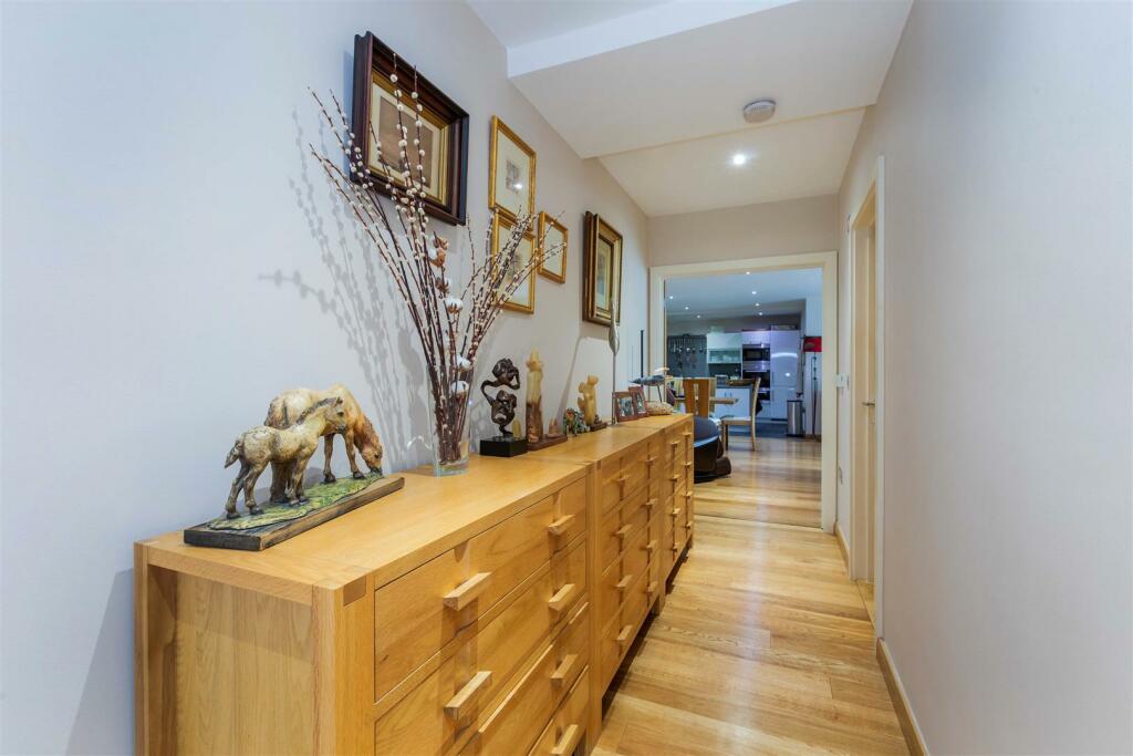 1A Breakspear Mews-15.jpg