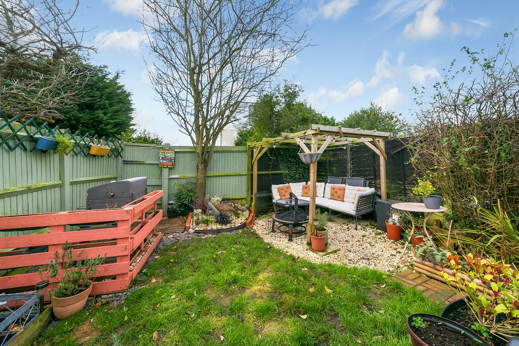 2, 263 Uxbridge R...