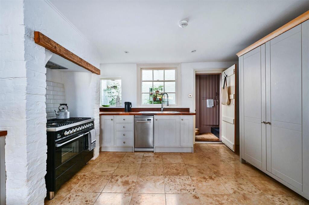 22 Croft road tn34 (12).jpg