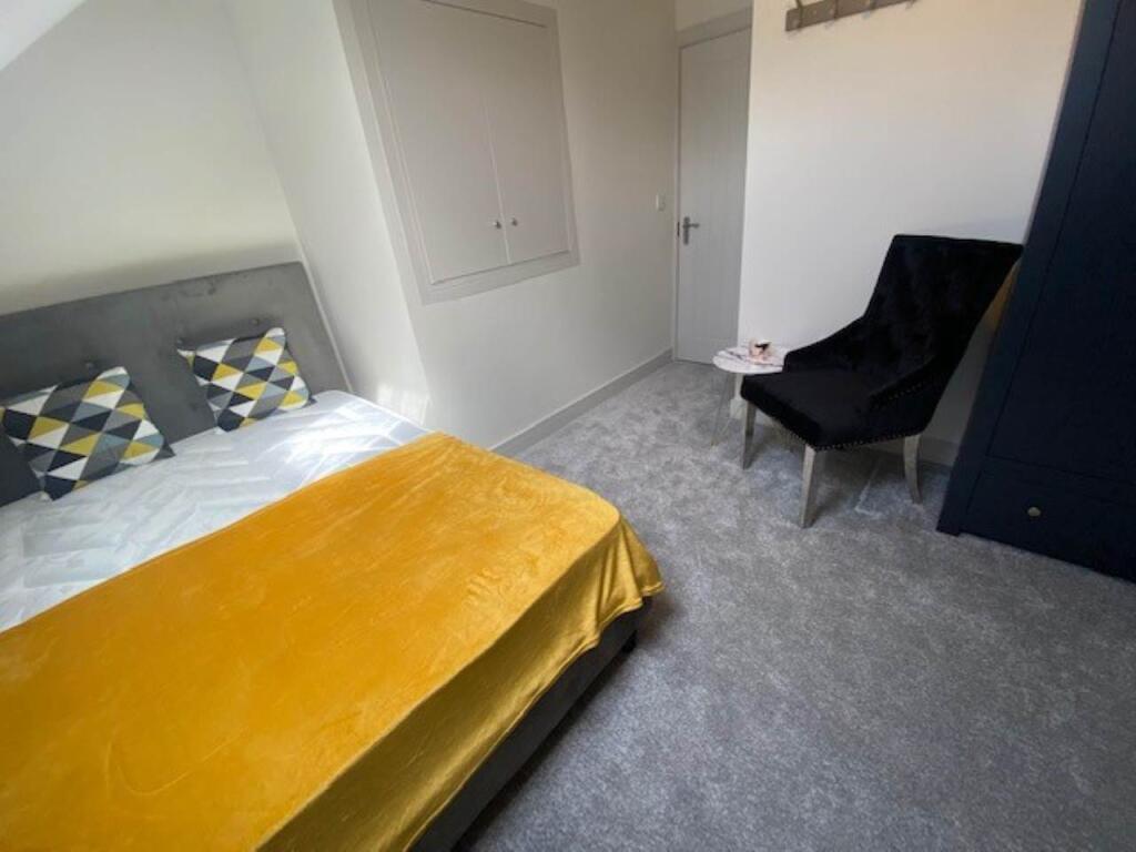 bedroom chair