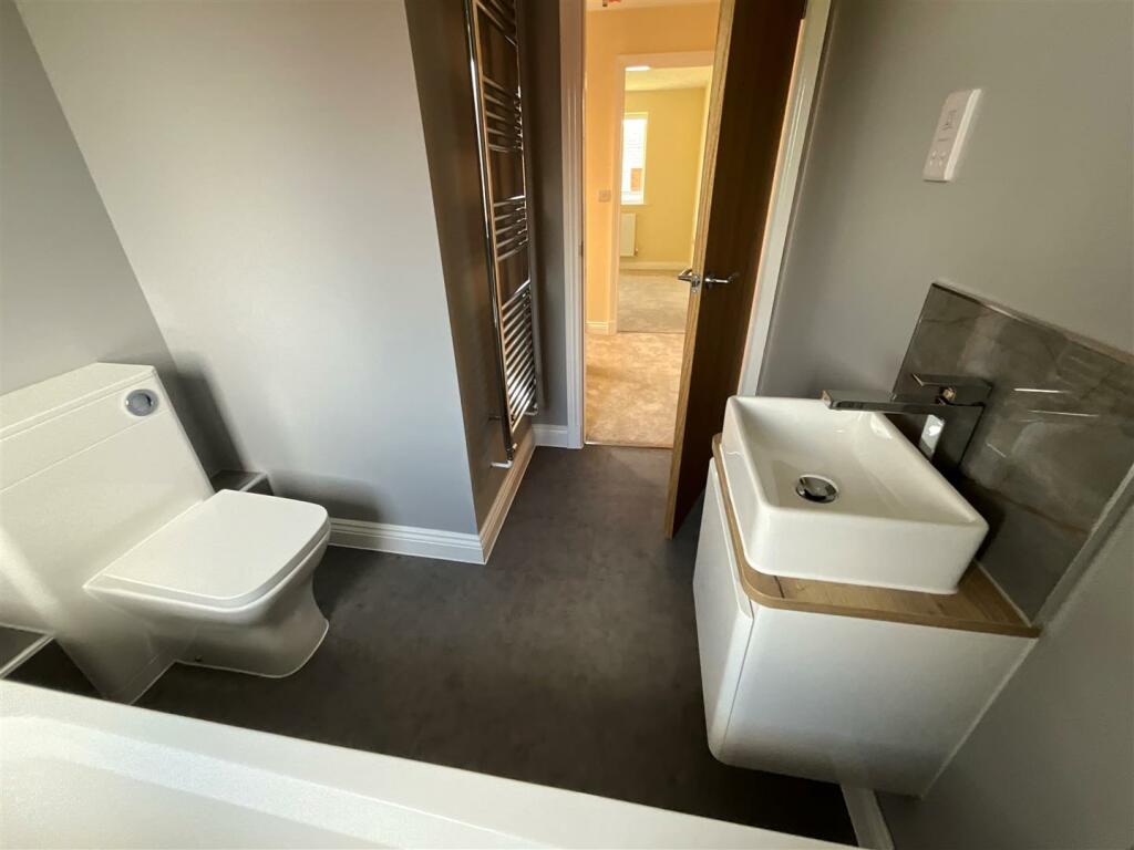 Plot 7 Bathroom 3.jpg