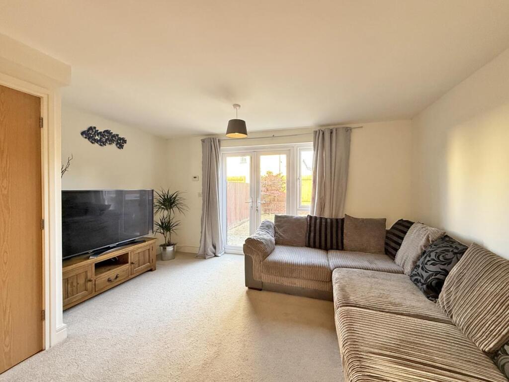 Centenary Road 25 - Lounge.jpg