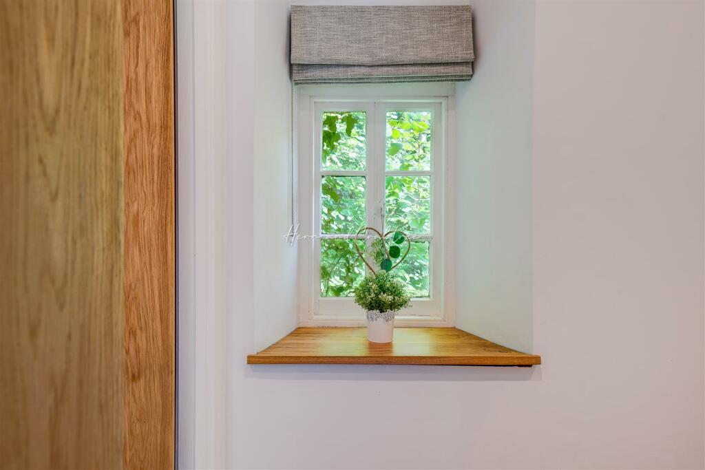 Rhiwbina Hill, Cardiff, HernCrabtree (38).jpg