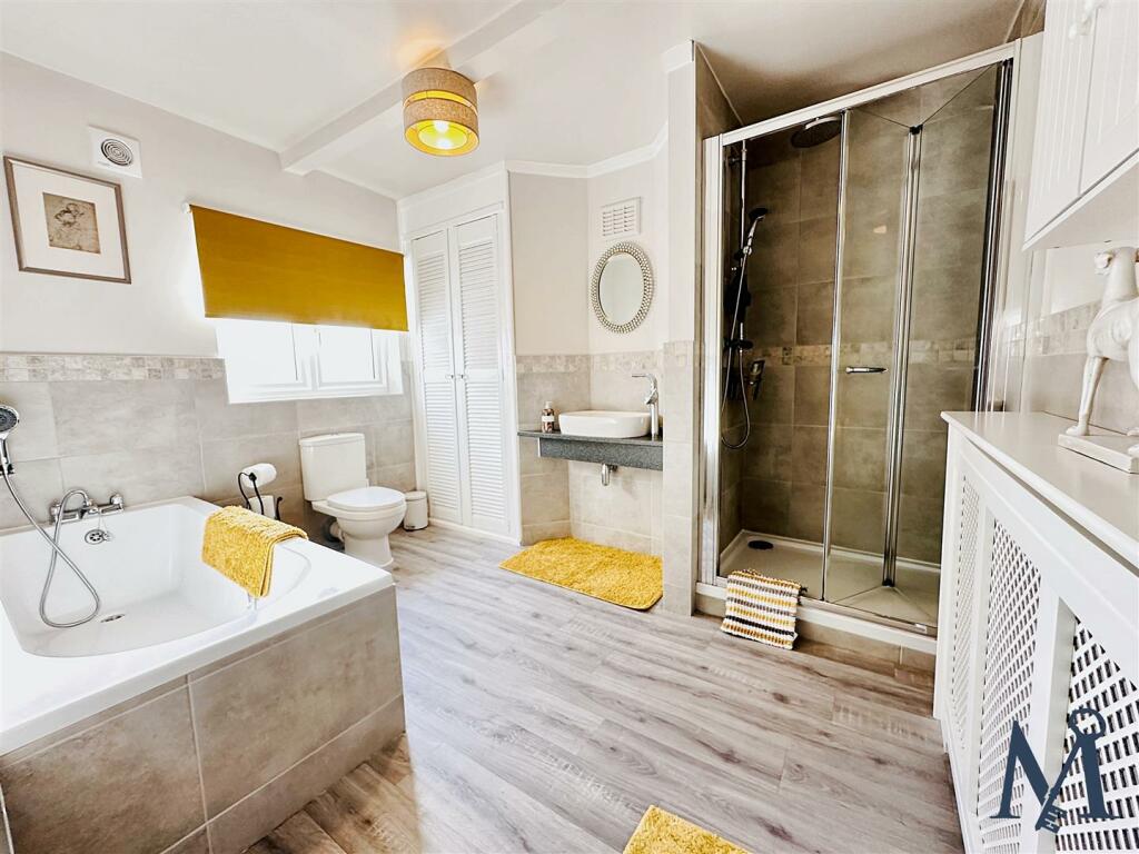 En-suite Bathroom