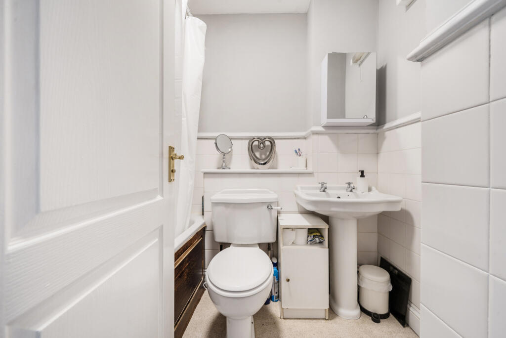 1340254-5-689dba4...