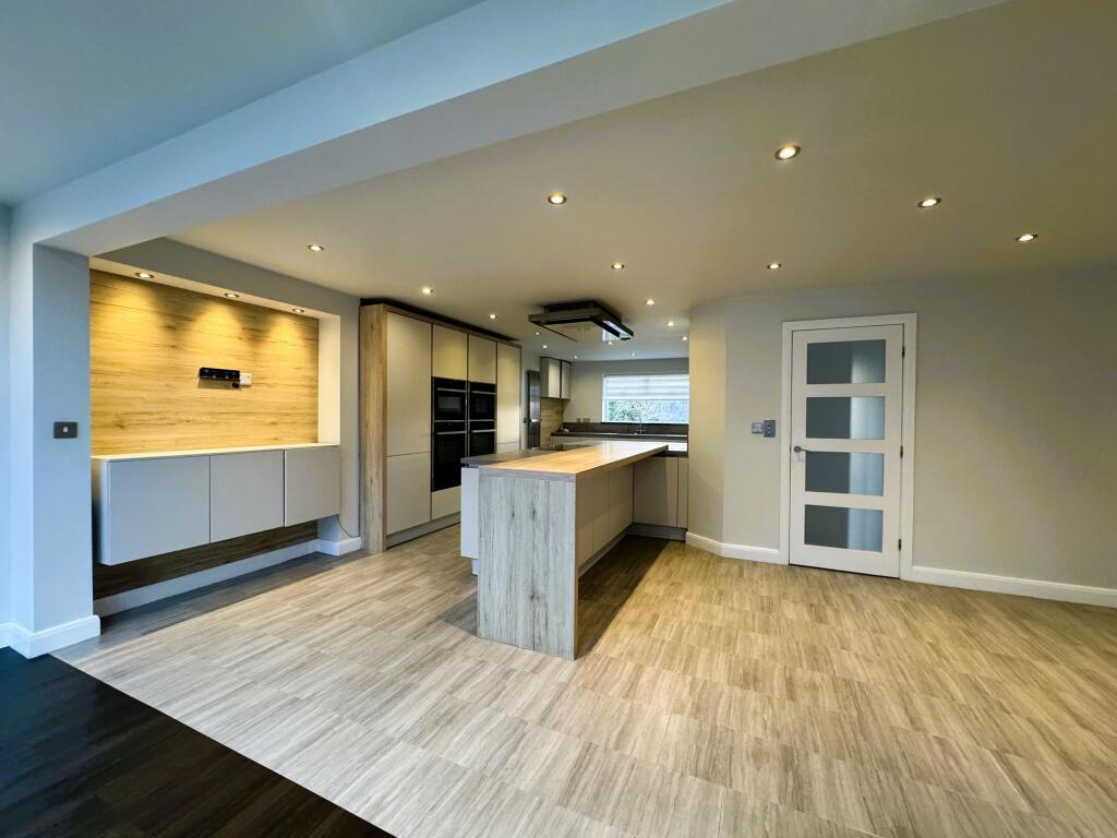 Open Plan Breakfast Kitchen &amp; Family Living Room