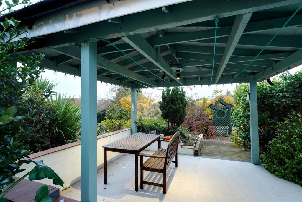 DA12 1QY51Pine ave Gravesend   (13).jpg