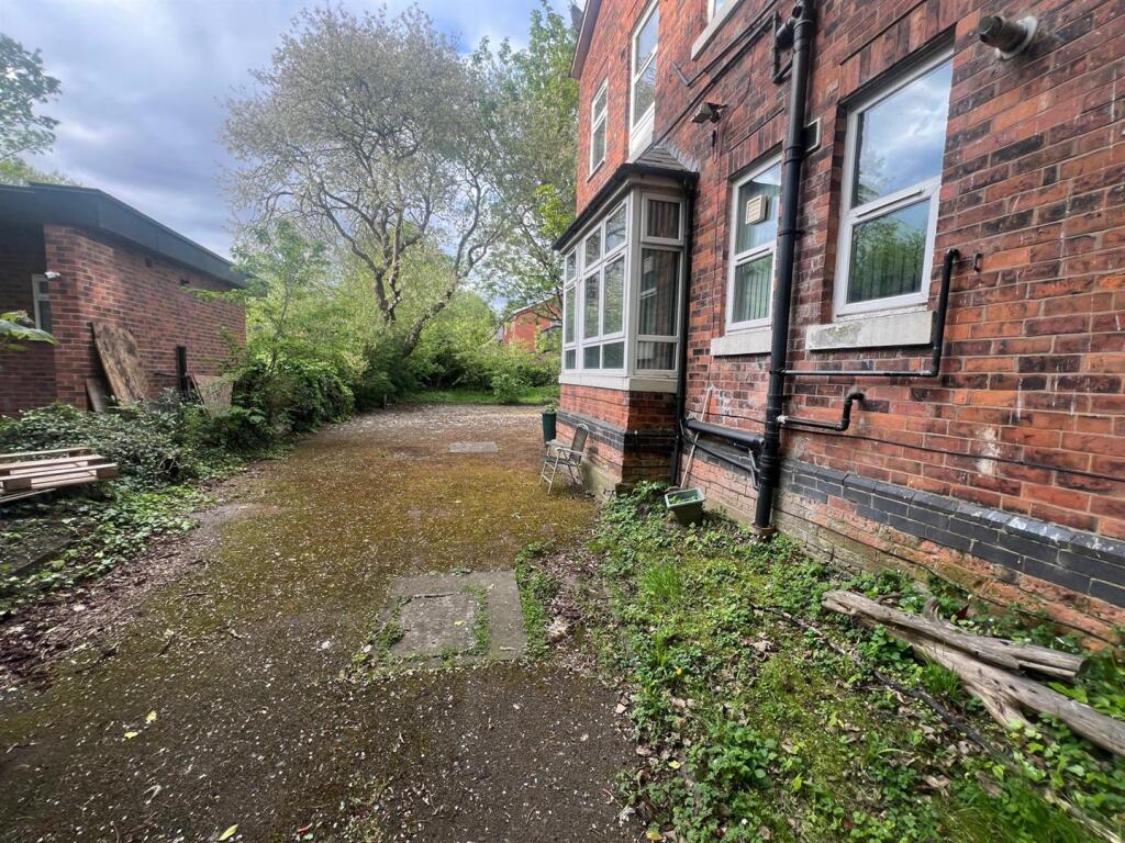 WhatsApp Image 2025-04-28 at 10.37.36.jpeg