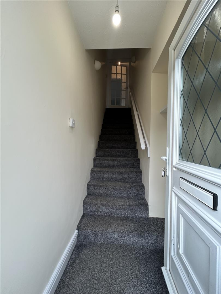 11 Lainshaw Avenue Hallway2.png