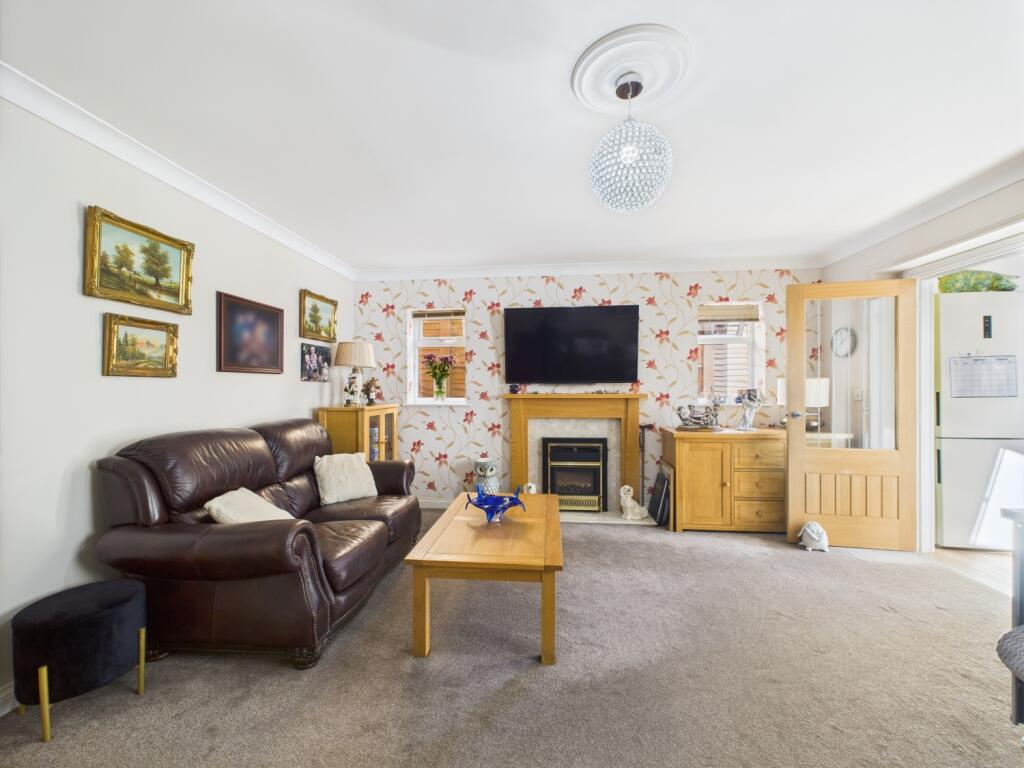 CAM02023G0-PR0161-STILL030