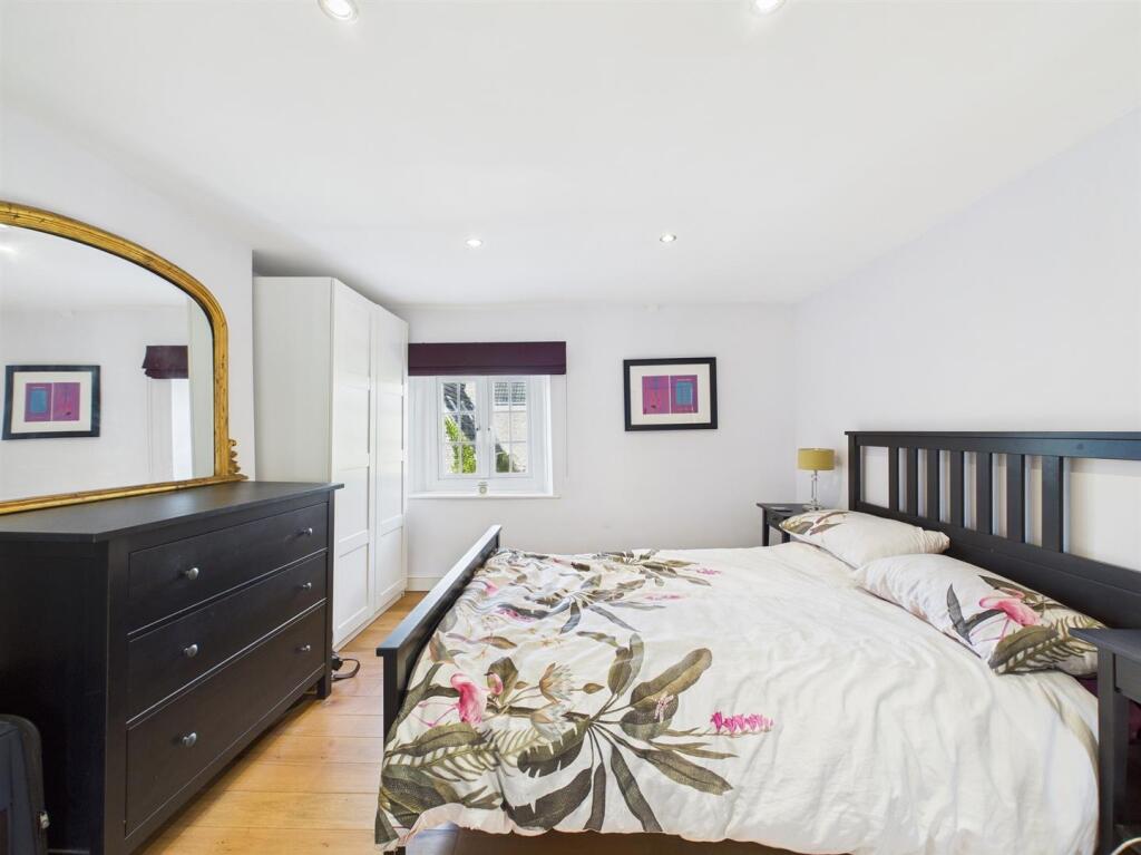 12 - Detached Period Property for Auction, Swinefo