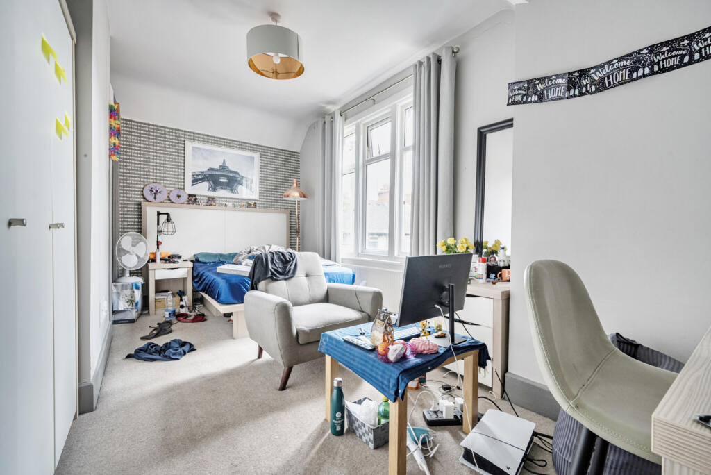 1341973-7-68b1aa9...