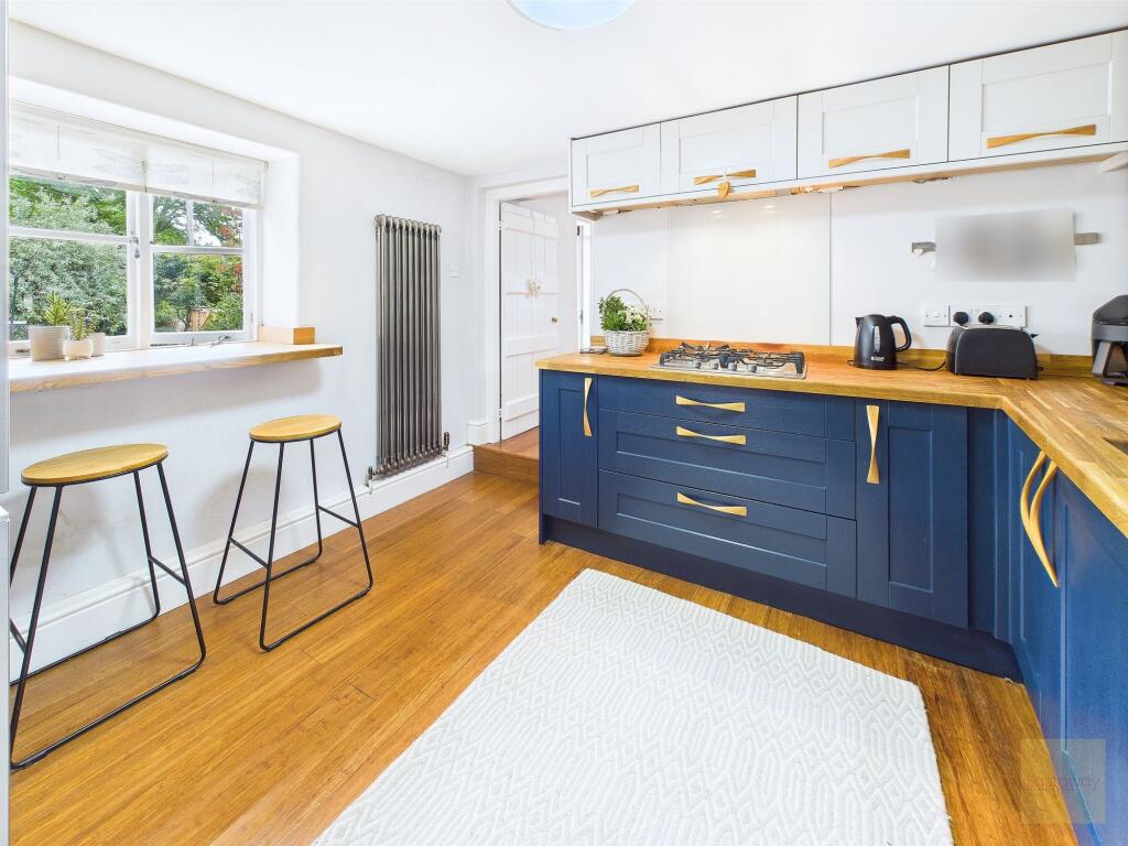 Kitchen Breakfast Bar