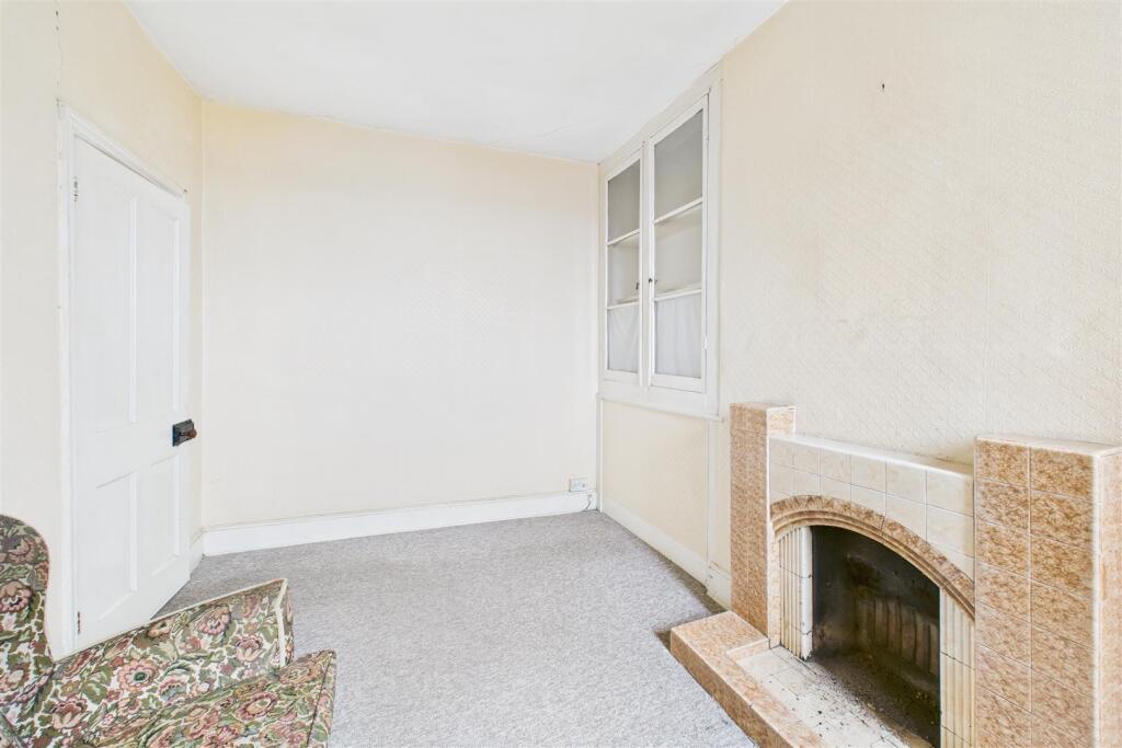 24 Somerset Terrace, Windmill Hill, Bristol BS3 4L