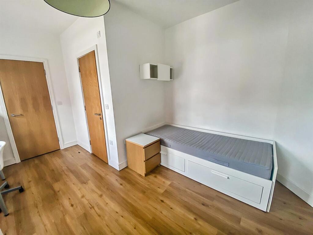 Bedroom/Kitchen