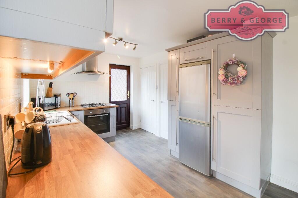 KITCHEN / DINER