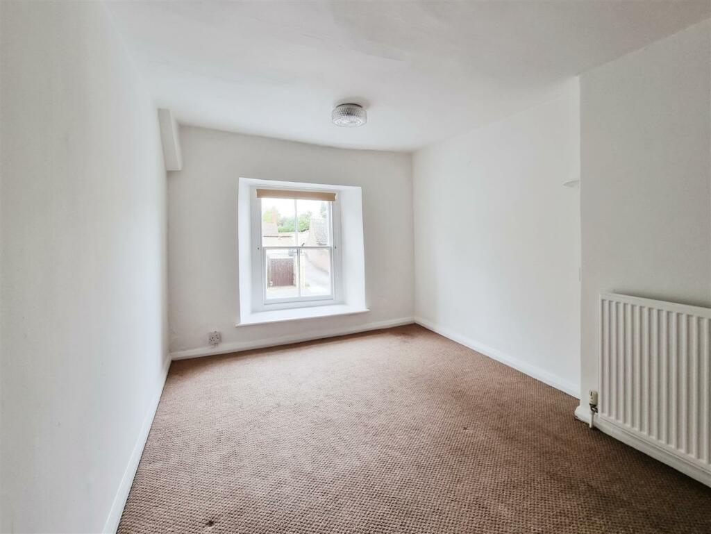 Wood Street, Higham Ferrers-www.primechoicepropert