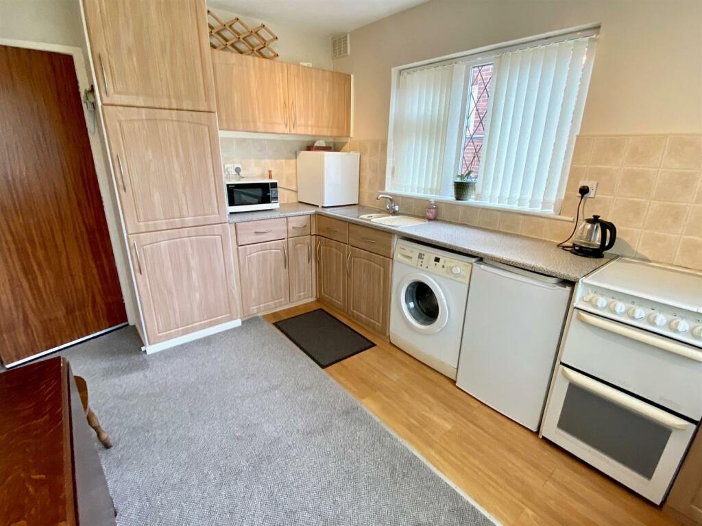 hepworth lane 8 kitchen 2.jpg