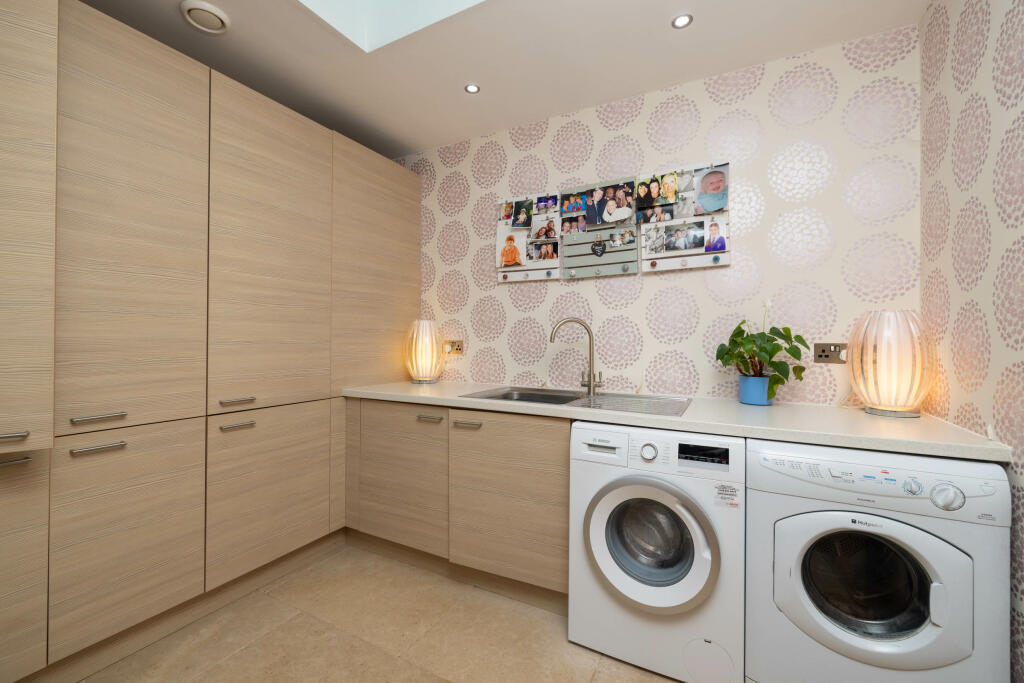 20241030-1130_Maison Haus - Ivory House, Station R