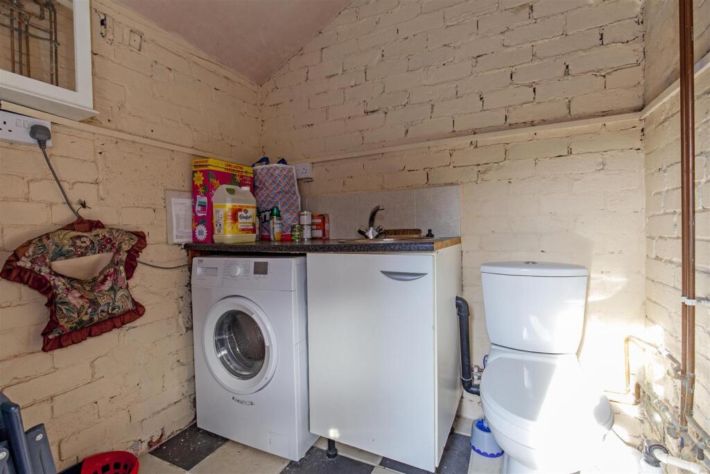 Utility Room-1.jpg