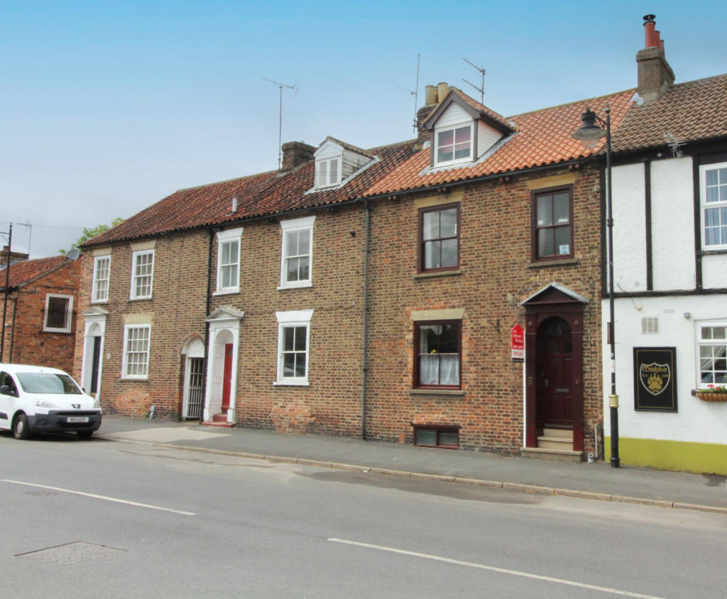 4 Bedroom House - Mid Terrace For Sale