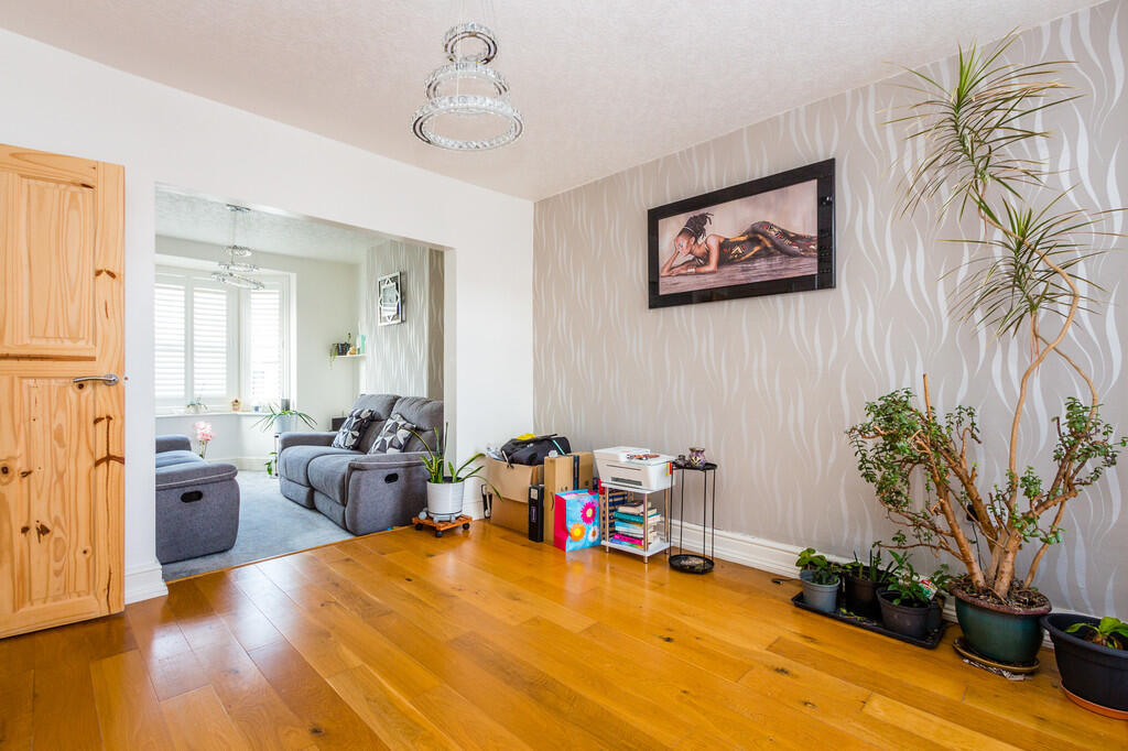 Lounge/dining roo...