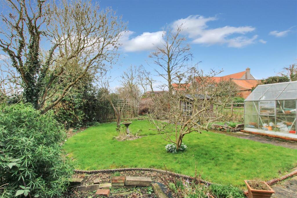 Rear Garden - b.JPG