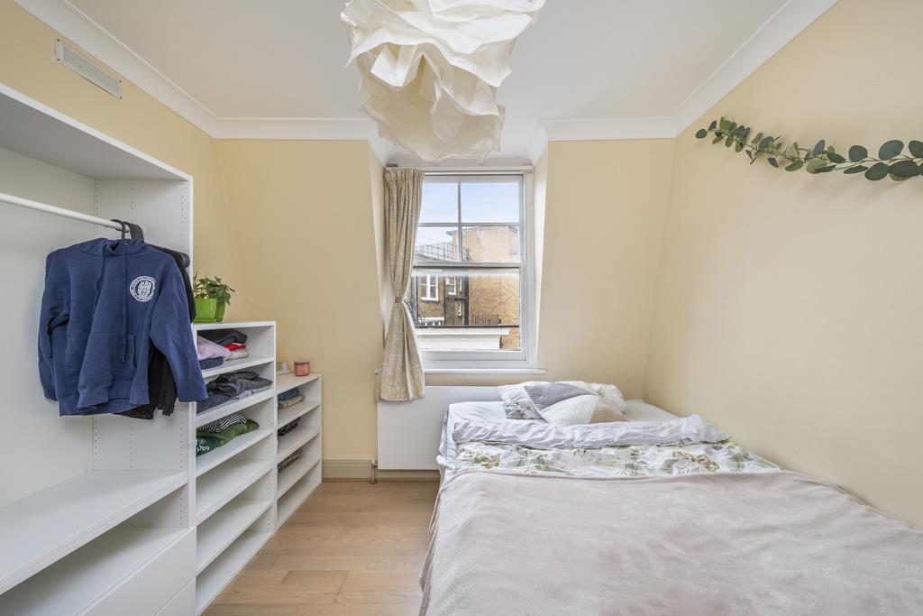 bedroom (2).jpg