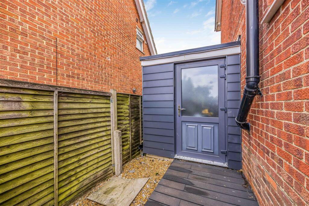 46 Kingscote Road, Waterlooville-Small-PorticoMark