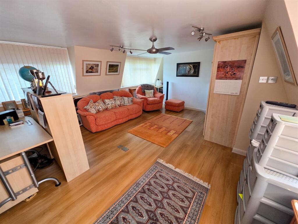 Bedroom 4- currently study.jpg