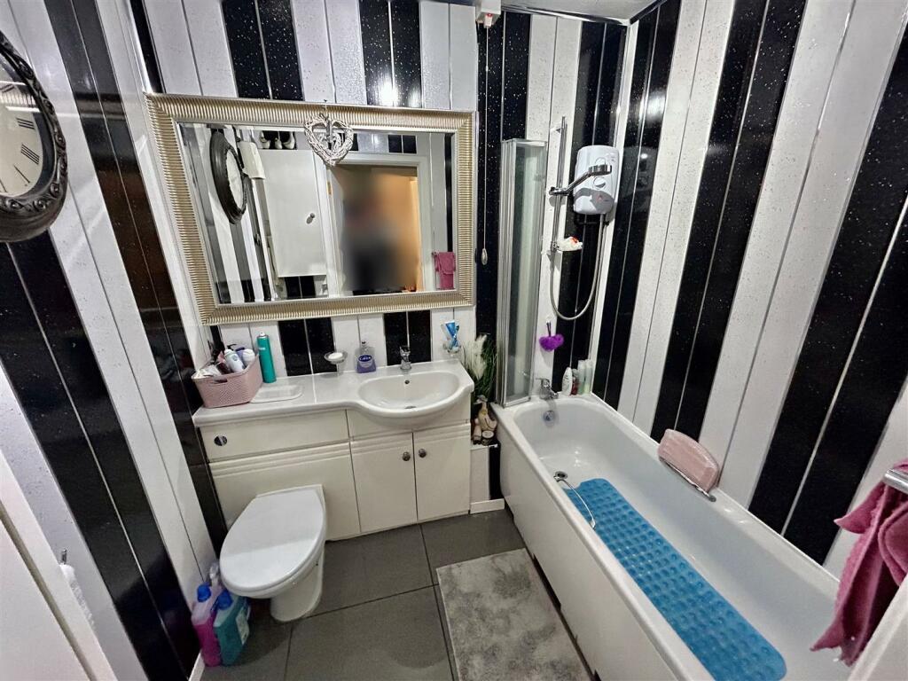 bathroom (1).jpg