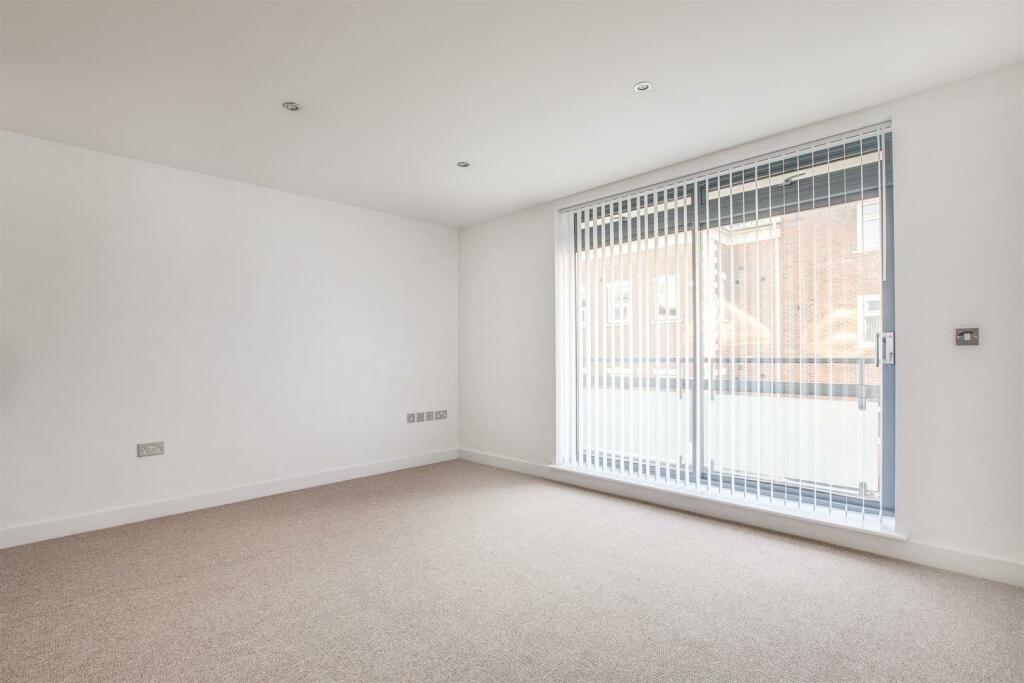 16 Bankside, Corporation Street, HP13 6TA-3.jpg