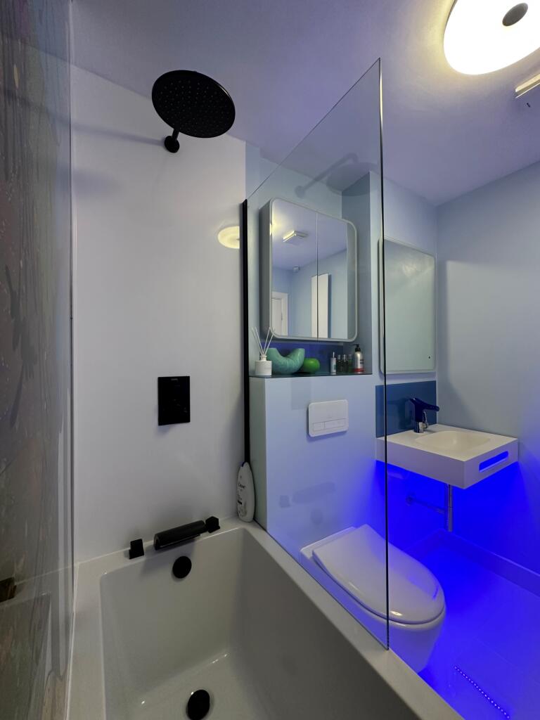 ewemove-ennel-copse-bathroom1