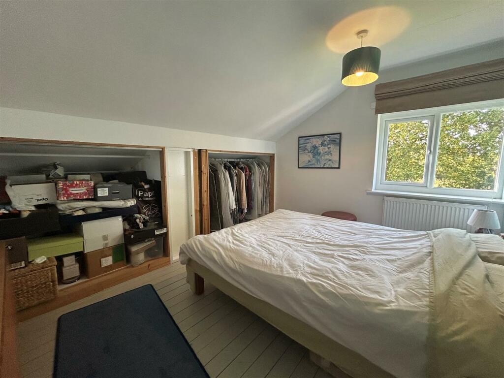 Bed 2.jpg