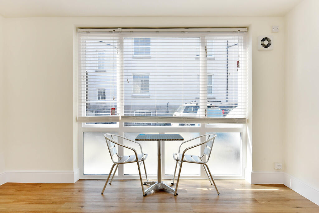 8 Milborne Mews (...